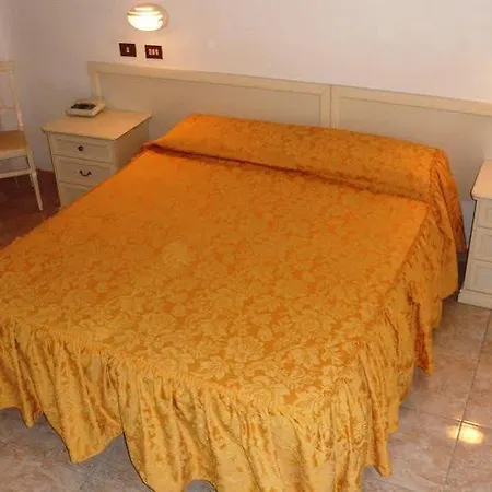 瑞丽酒店 3* 基安奇安诺泰尔梅